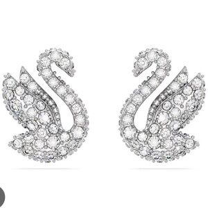 Swarovski Silver Crystal Cluster Earrings 🦢